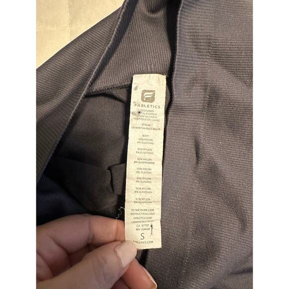 Fabletics Ankle Length Leggings Women's Size Small Gray Athleisure Yoga Workout - Picture 3 of 6